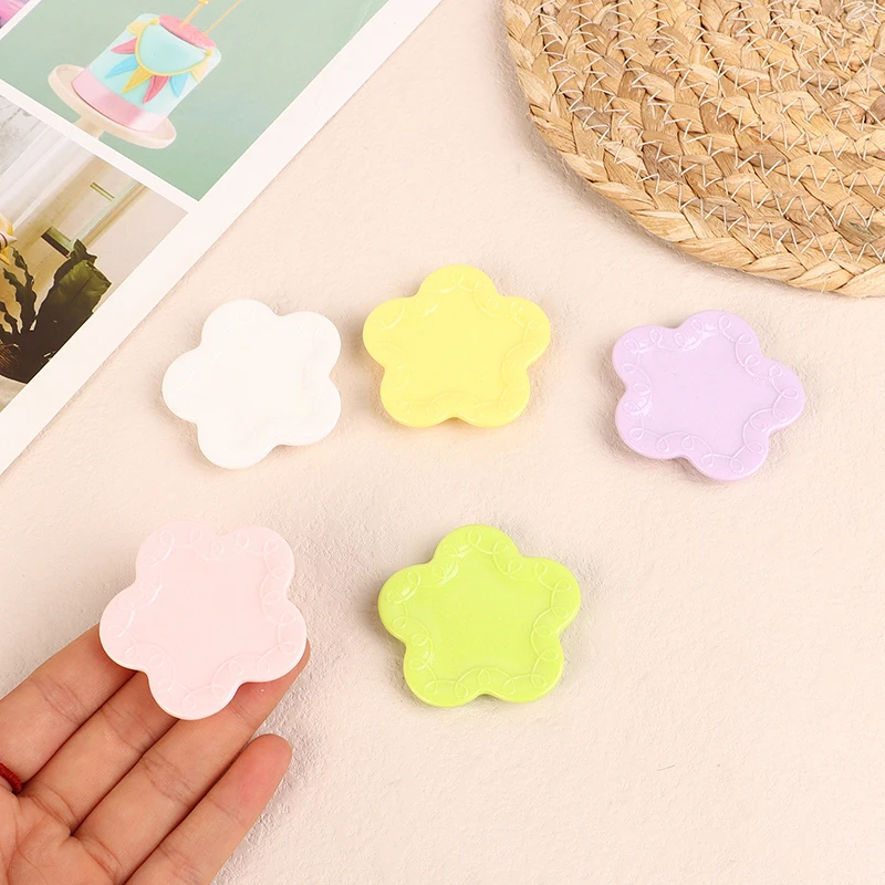 5Pcs 1/12 Dollhouse Flower Shaped Dish Plates Dollhouse Mini Kitchen Decoration Dolls House Food Tableware Accessories