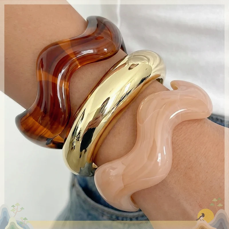 4pcs Vintage Minimalist Elegant Brown Resin Elastic Bangle Set Gold Color Smooth Open Bracelets For Women Daily Holiday Jewelry