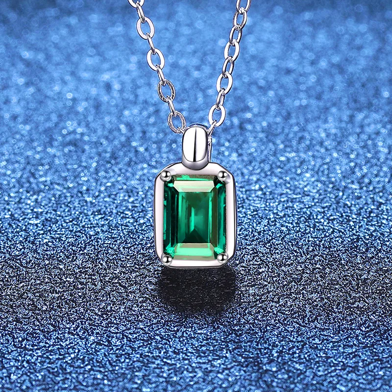 Cultivate Emerald Platinum PT95018k Gold Moissanite Necklace with Ruby and Sapphire, Simple Retro Collarbone Chain, Light Luxury
