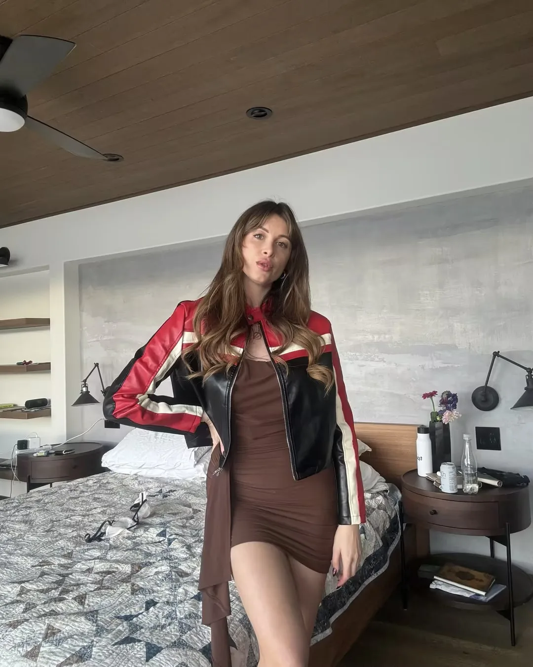 Fashion Contrast Short Leather Jacket Women Chic Full Sleeve Round Neck Zipper Bucket Cropped Jackets 2025 Lady High Street Coat