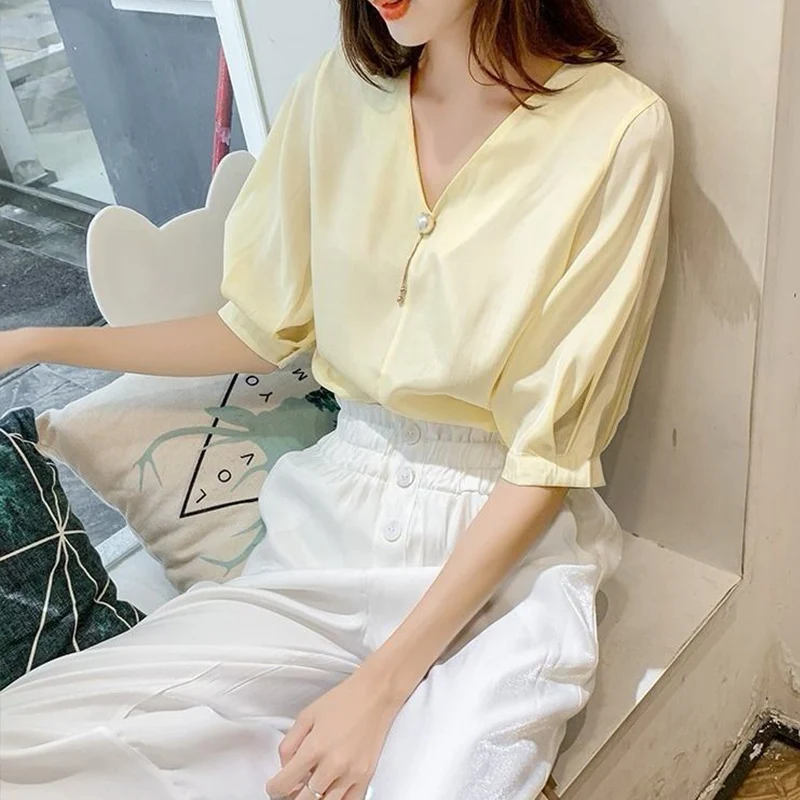 Summer New Solid V-Neck Fashion-forward Short Sleeve Shirt Loose Casual Young Style Pullovers Original Design Popular Women Top