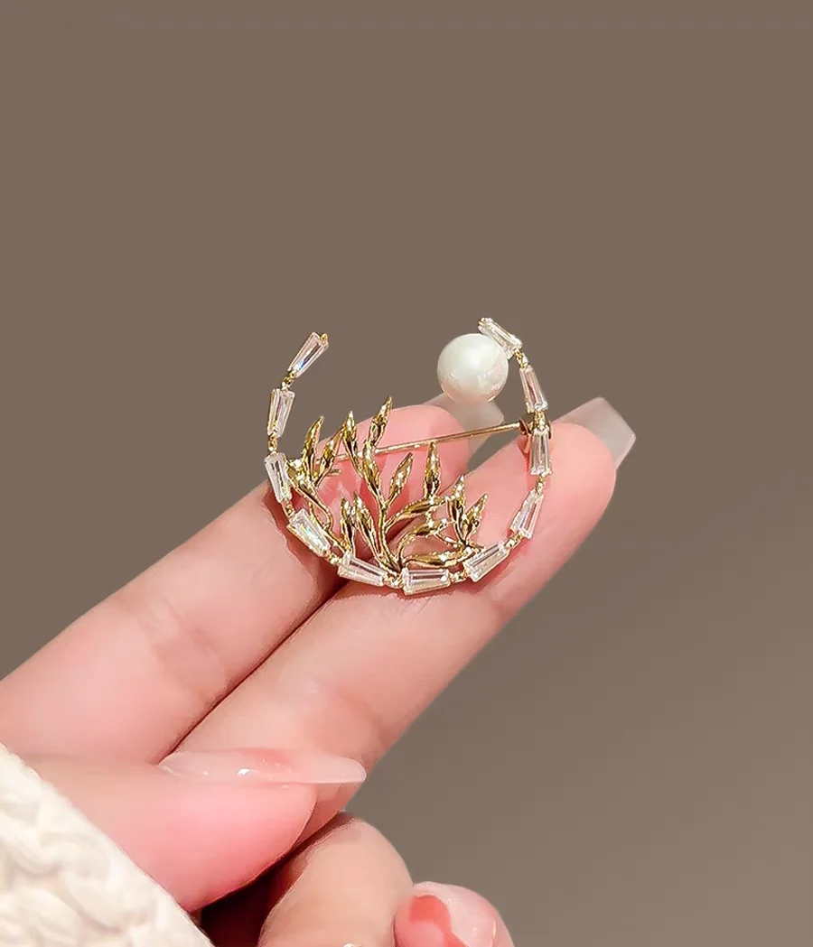 New product AAAA8-9mm natural pearl matte gold bamboo garden leaf brooch elegant chest flower brooch