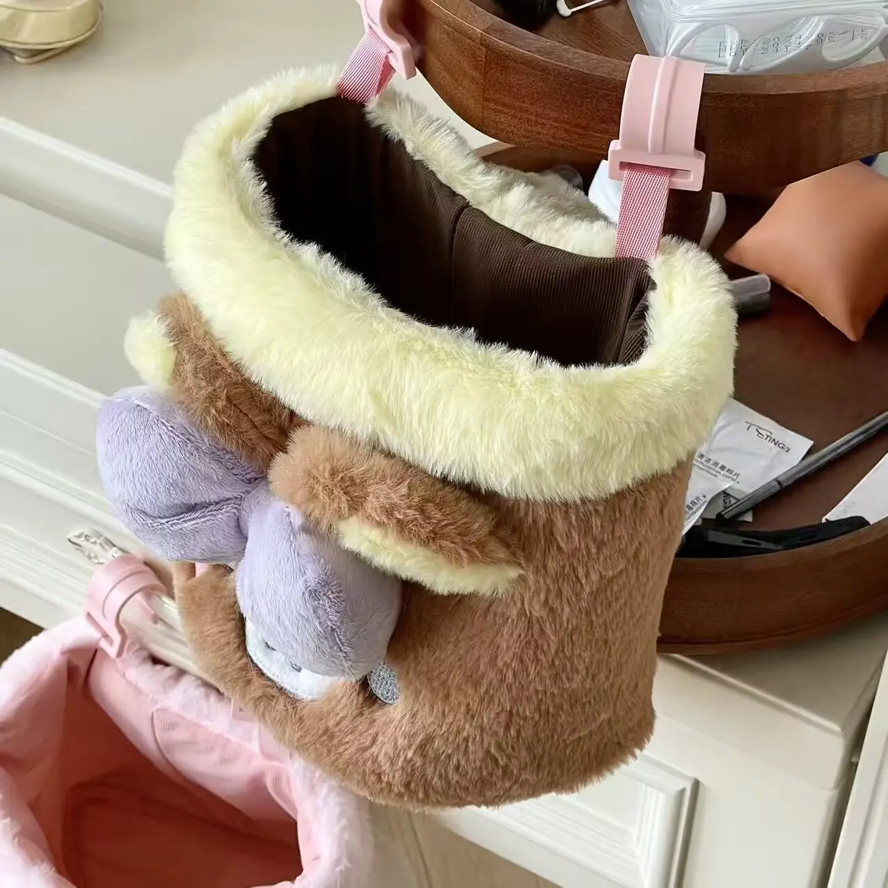 Rilakkuma Hängetasche für Schlafsaal – Süßer Korilakkuma Plüsch-Organizer, weicher Kawaii Caddy für Schreibtisch-Kosmetikaufbewahrung für Mädchen – Detail 15