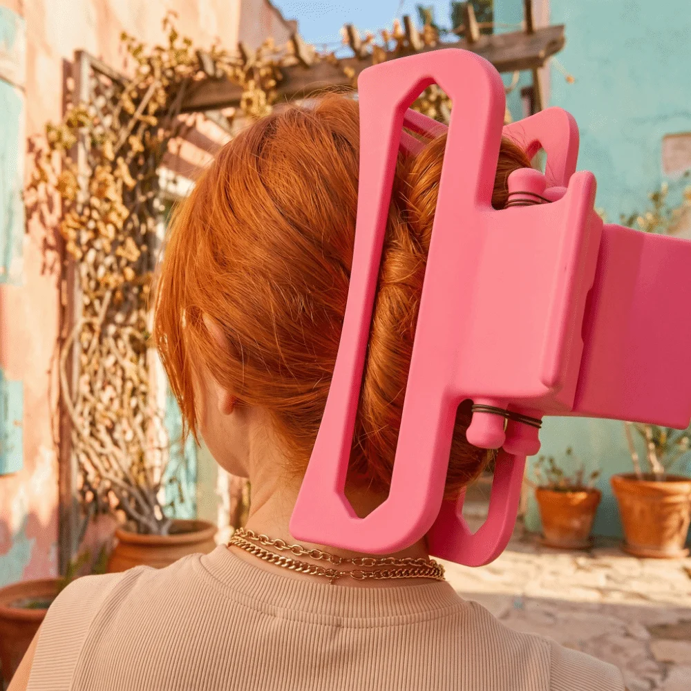 

Interesting Pink Color Extra Large Claw Clip Unique Fashion Shark Clip Eye-catching Plastic Anti Drop Hairpin Music Festival