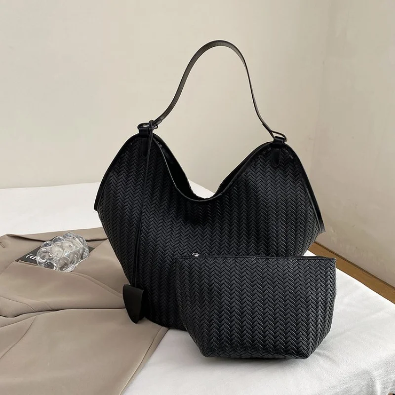 

Classic Parisian Style Leather Shoulder Bag With Timeless Silhouette Elegant Look