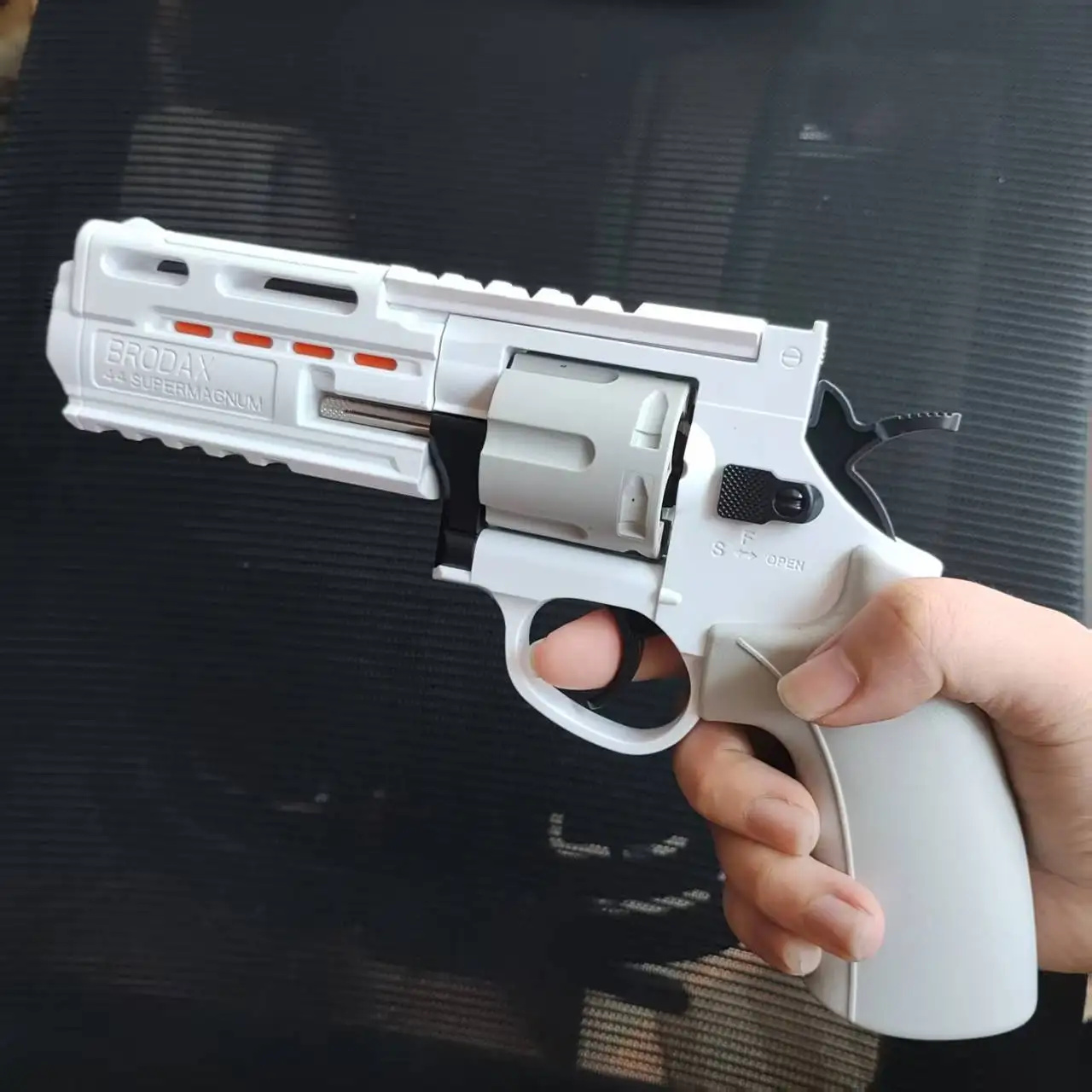 Kontinuierliches Abfeuern, taktischer Revolver, automatische Pistole 357, mechanische weiche Dart-Kugel-Spielzeugpistole, CS-Außenwaffe für Kinder und Erwachsene