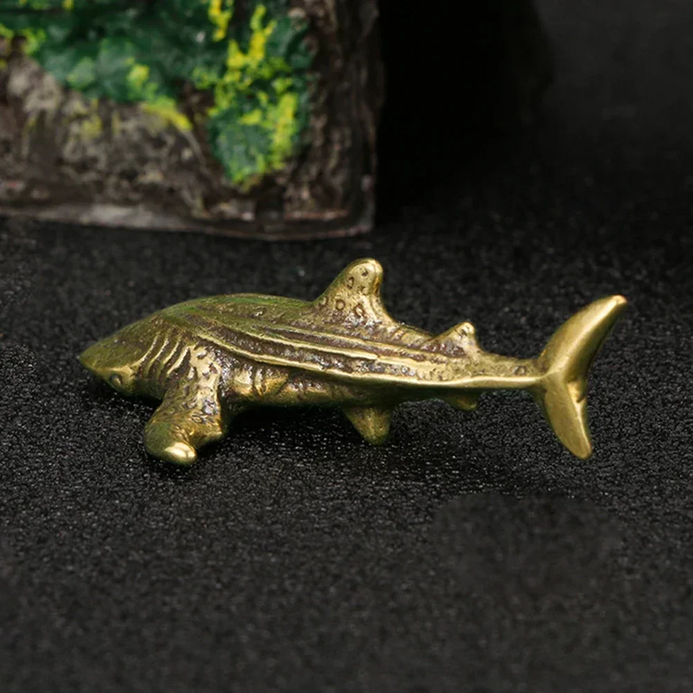 Retro Brass Sharks Statue Bronze Handmade Ornament Statue Figure Tea Pet Gifts Desktop Office For Home Decoration Accessories