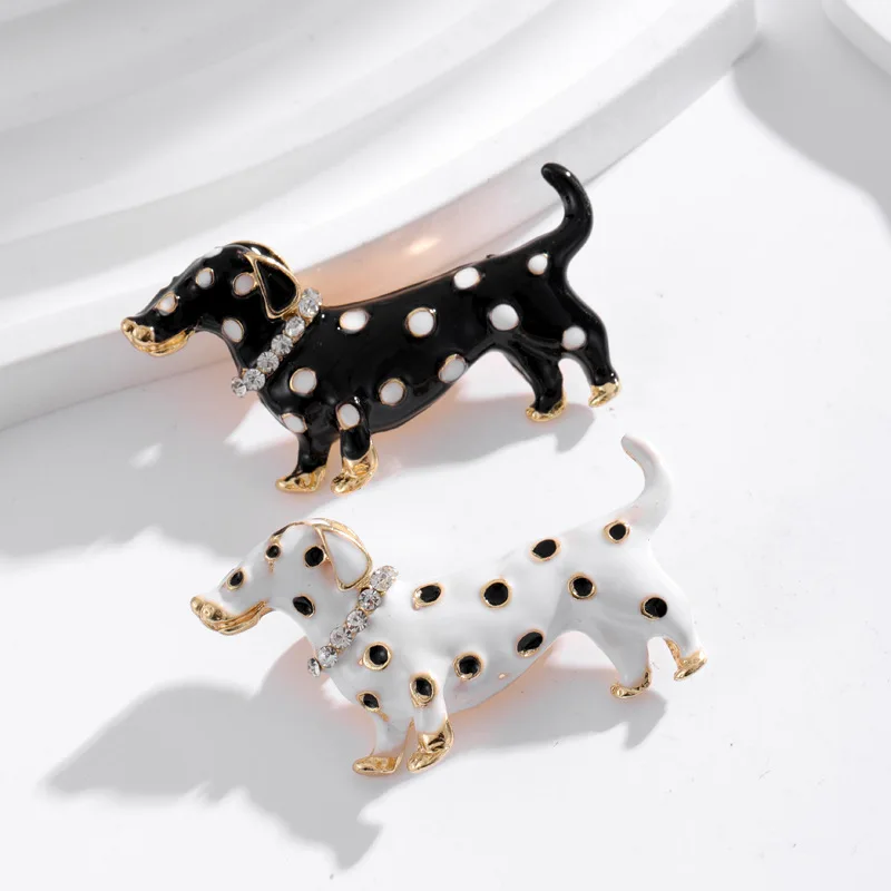 Mode niedlichen Tier entdeckt Hund Brosche beliebte Nische Kleidung Zubehör Frauen Kleidung Hut Tasche Pin Abzeichen Schmuck Geschenk