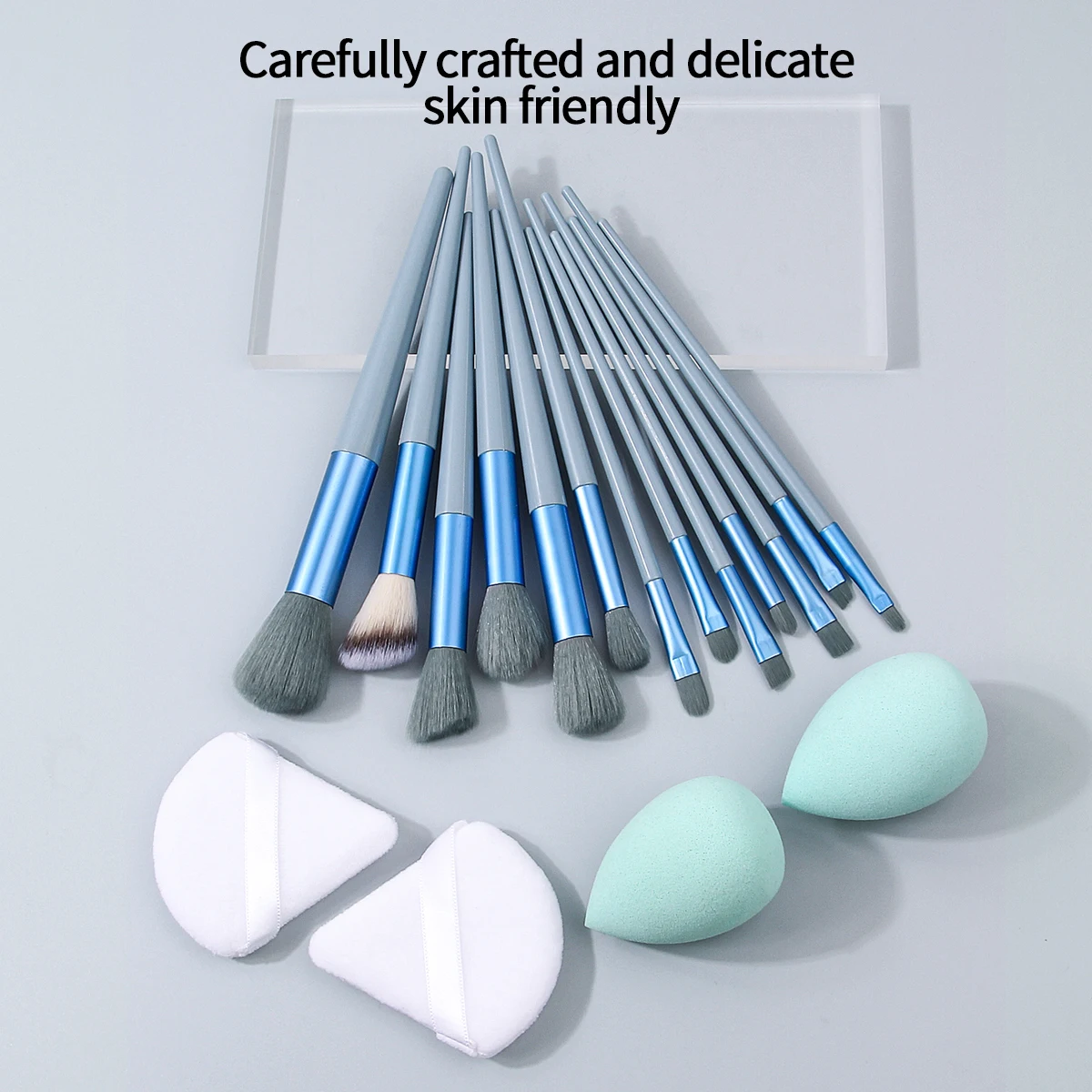 多機能フェイシャルブラシと超ソフトメイクアップスポンジパフセットを含む、高品質メイクブラシ17本セット