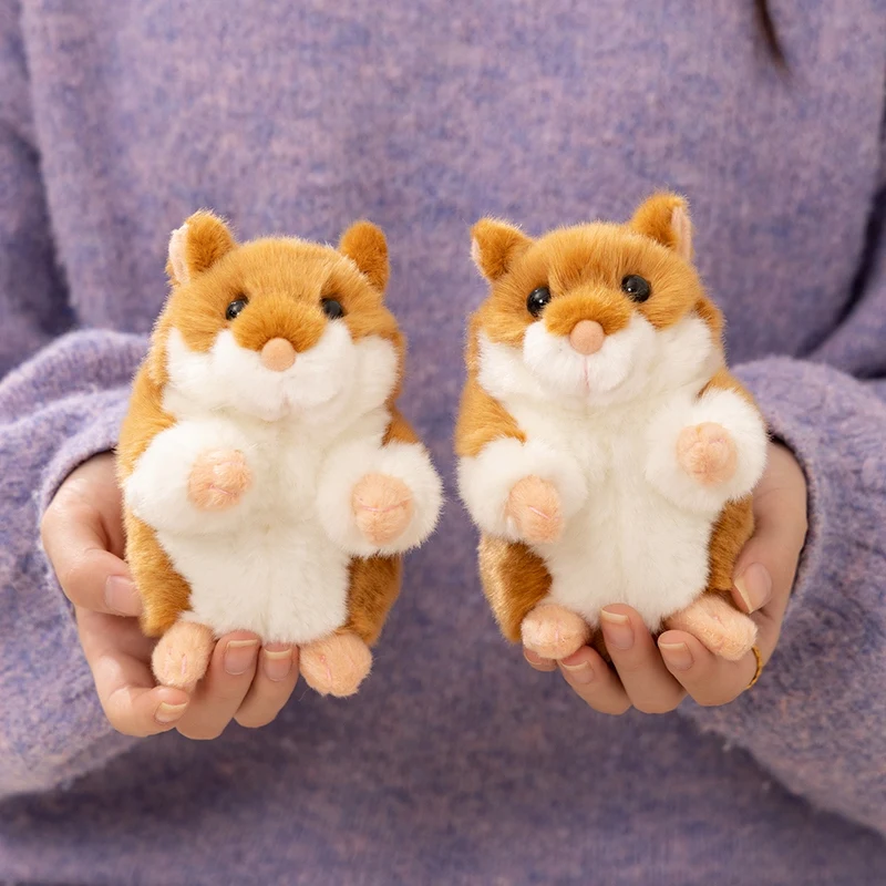 الجملة 13 سنتيمتر مقلد الدائمة الموقف الهامستر أفخم دمية لطيف صغير رقيق الحيوانات الأليفة الهامستر ألعاب من نسيج مخملي هدايا أعياد ميلاد للأطفال هدية عيد الميلاد