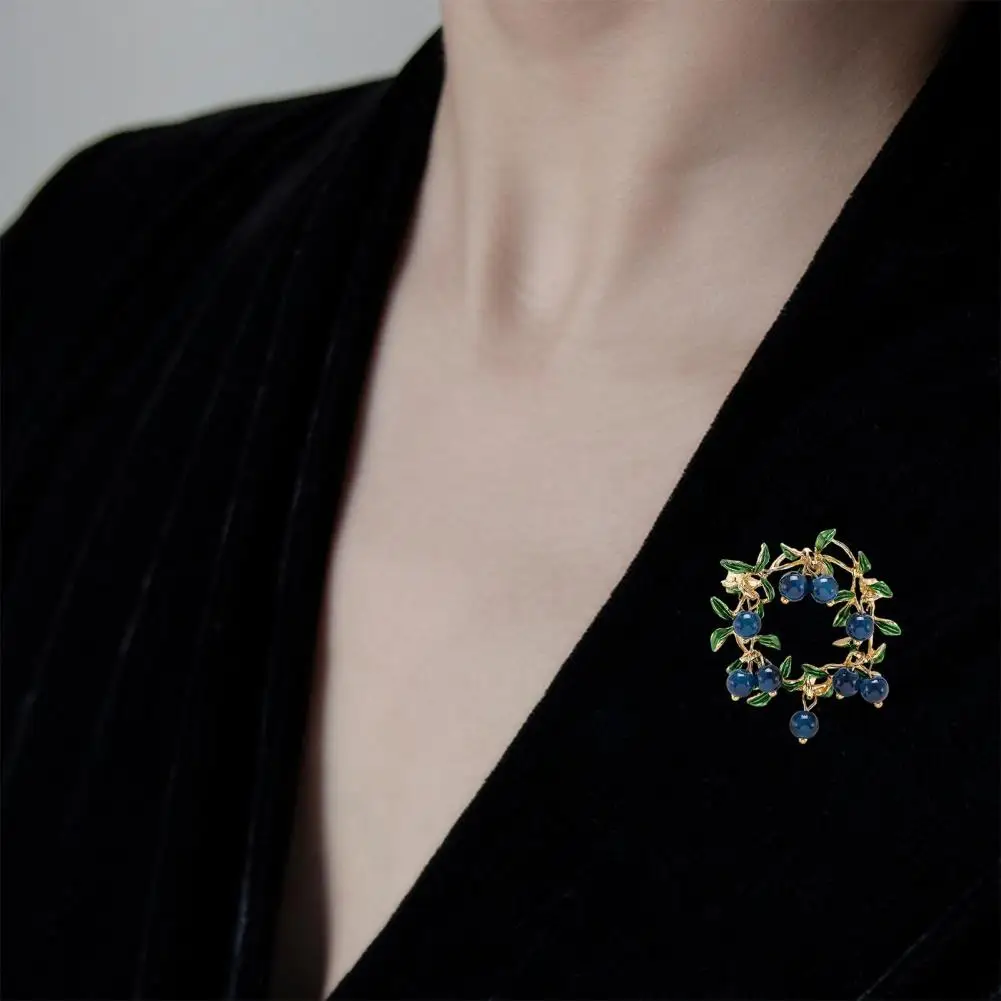 Elegant Brooch Cranberry Wreath Brooch Pin Leaf Fruit Coat Collar Decoration Anti-oxidation Rust-resistant Jewelry for Formal