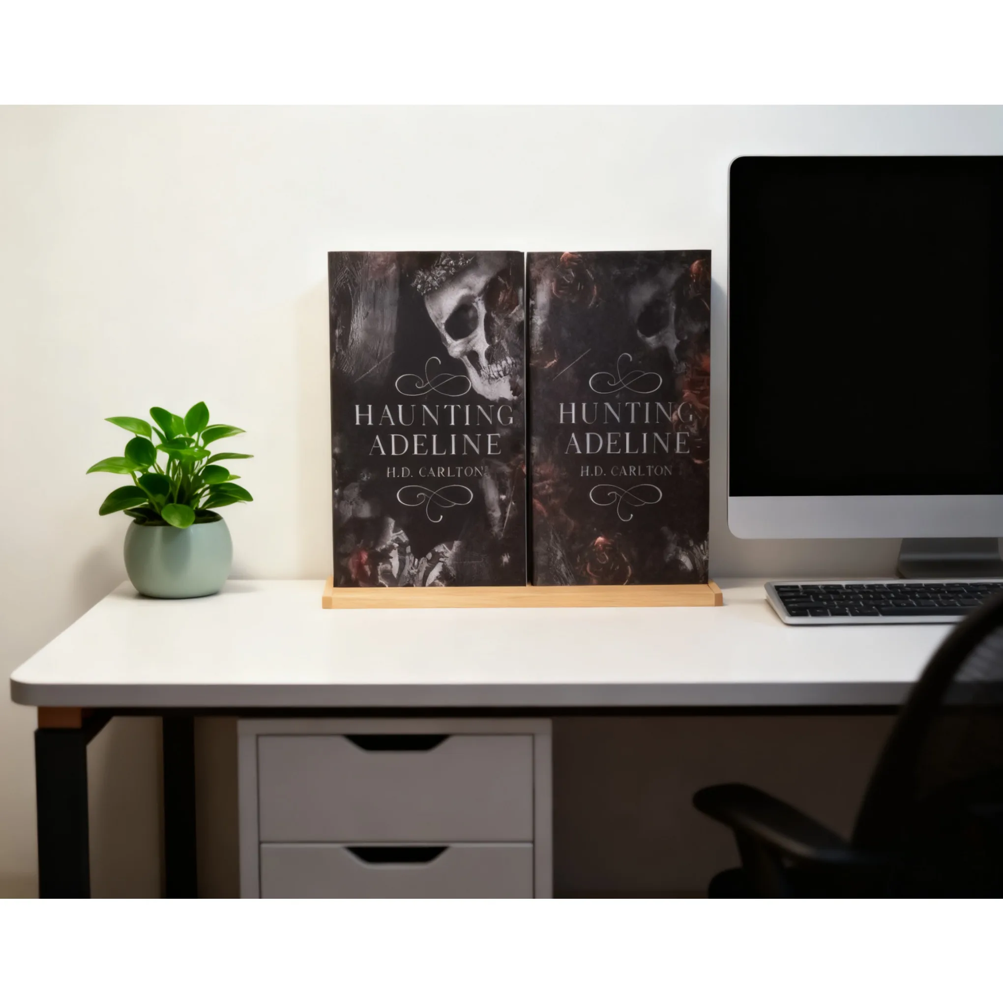 مجموعة كتب من Haunting Adeline Cat and Mouse Duet بقلم H.D. Carlton Paperback باللغة الإنجليزية #4