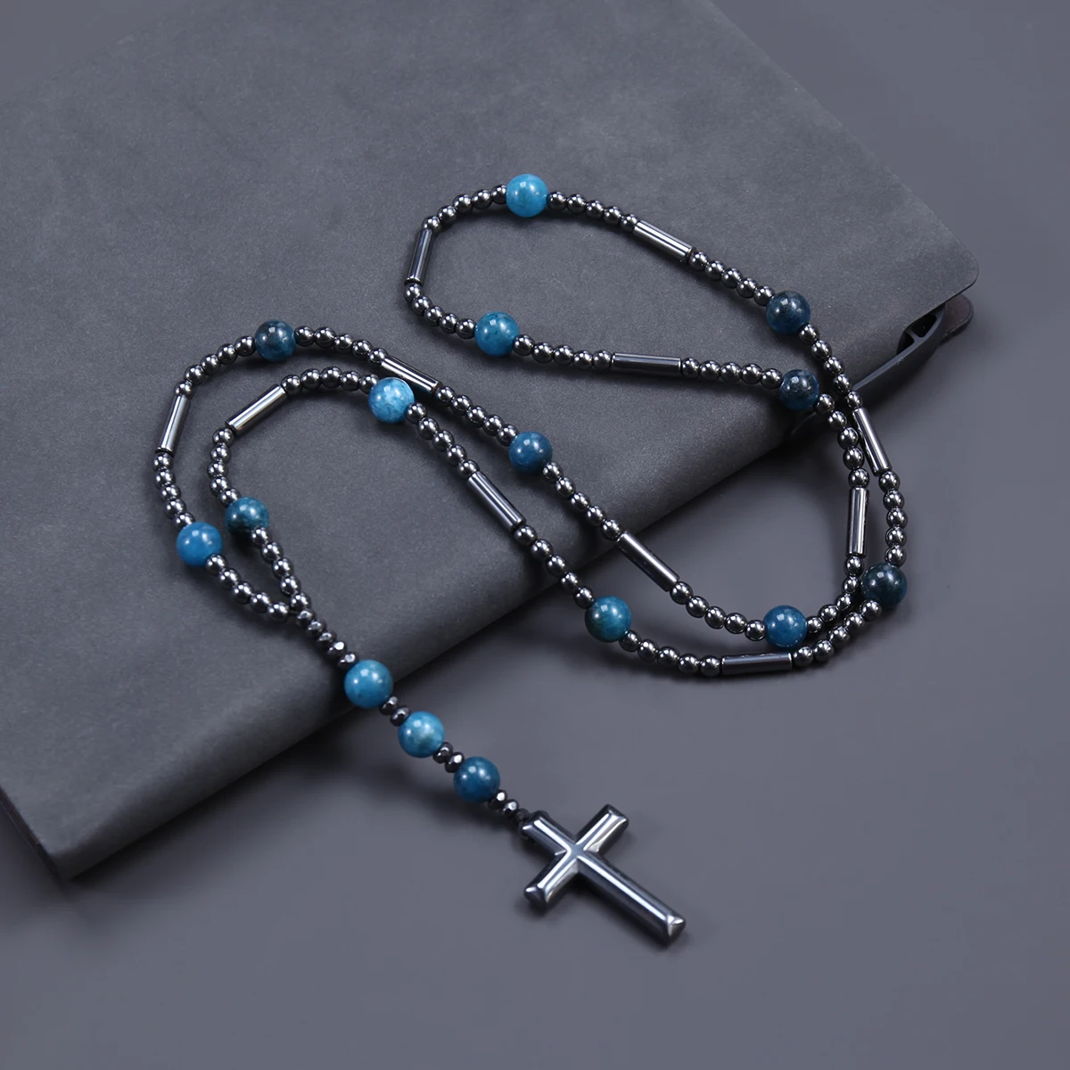 Cuentas de hematita negra de moda con colgante de cruz de piedra natural azul, collar para hombres y mujeres, cadena de suéter