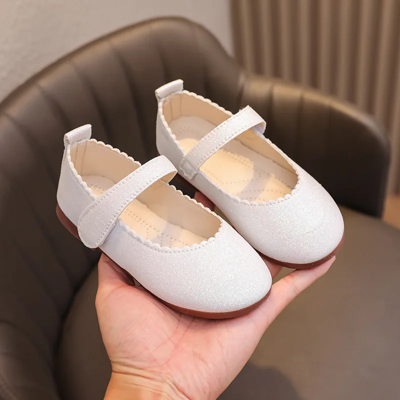 Children Mary Jane Shoes Girls Shiny Leather Shoes for Party Wedding Kids Princess Performance Shoes Simple Spring Autumn 2024