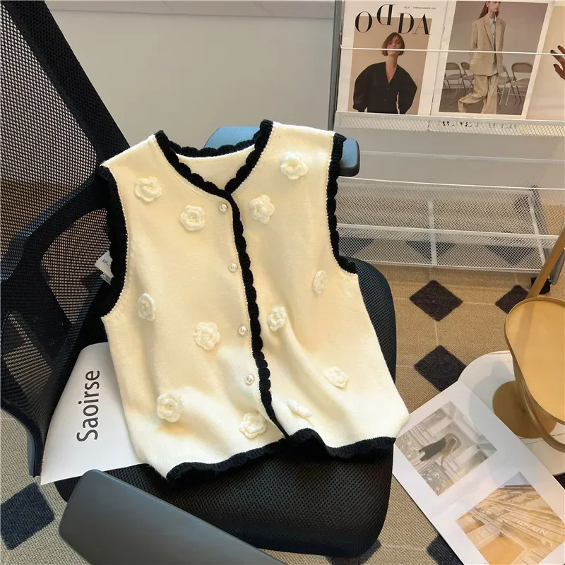 

2025 Design Three Dimensional Flower Knitted Vest Spring Summer 2025 New Look Thin Tall Exterior Top