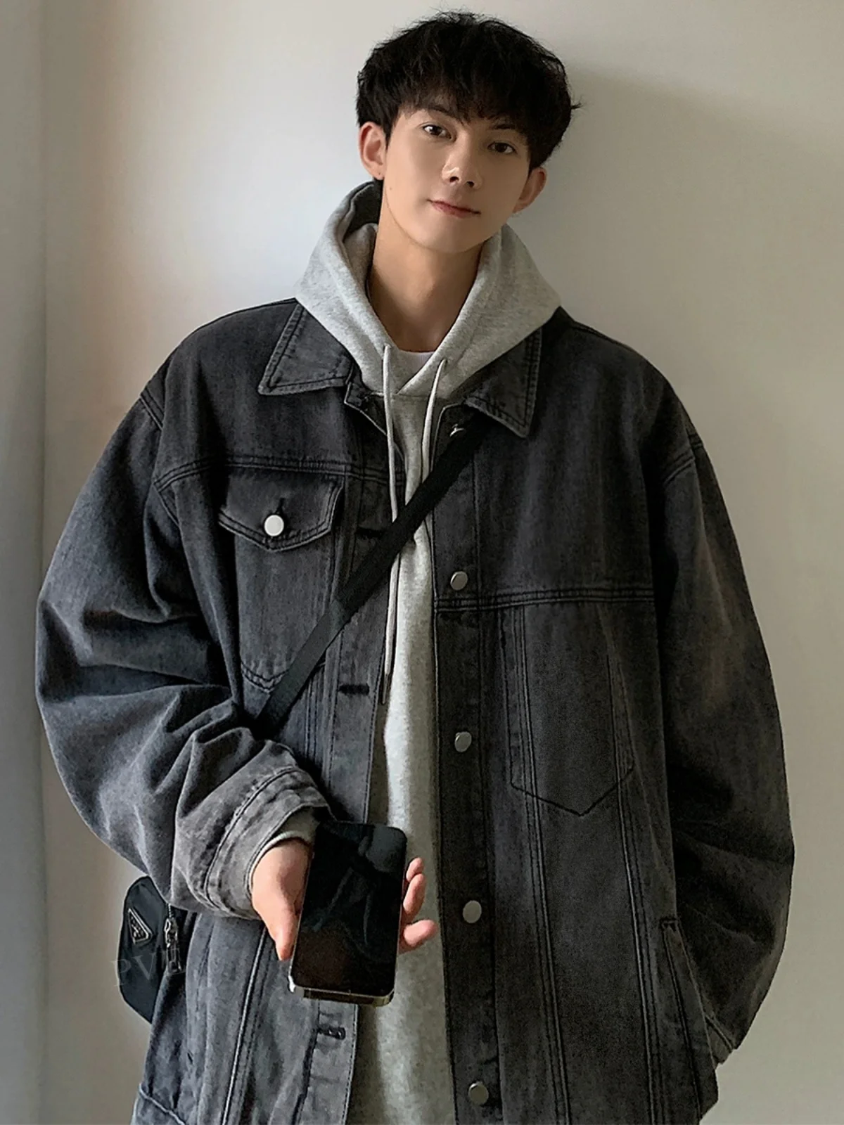 

Мужская джинсовая куртка свободного кроя с асимметричным дизайном, весенне-осенняя, модная, больших размеров, повседневная, на пуговицах, Haome