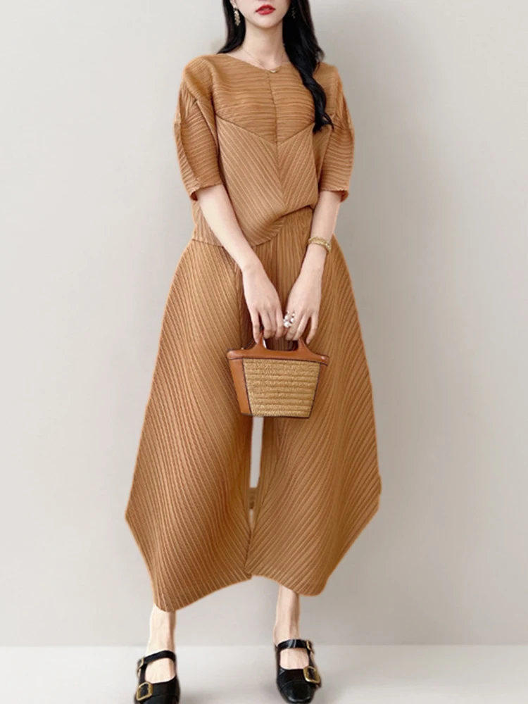 GVUW Pleated 2 Pieces Set Women Half Sleeve Round Collar Top + Wide Leg Pants Solid Color New 2024 Female Clothing 17G6661