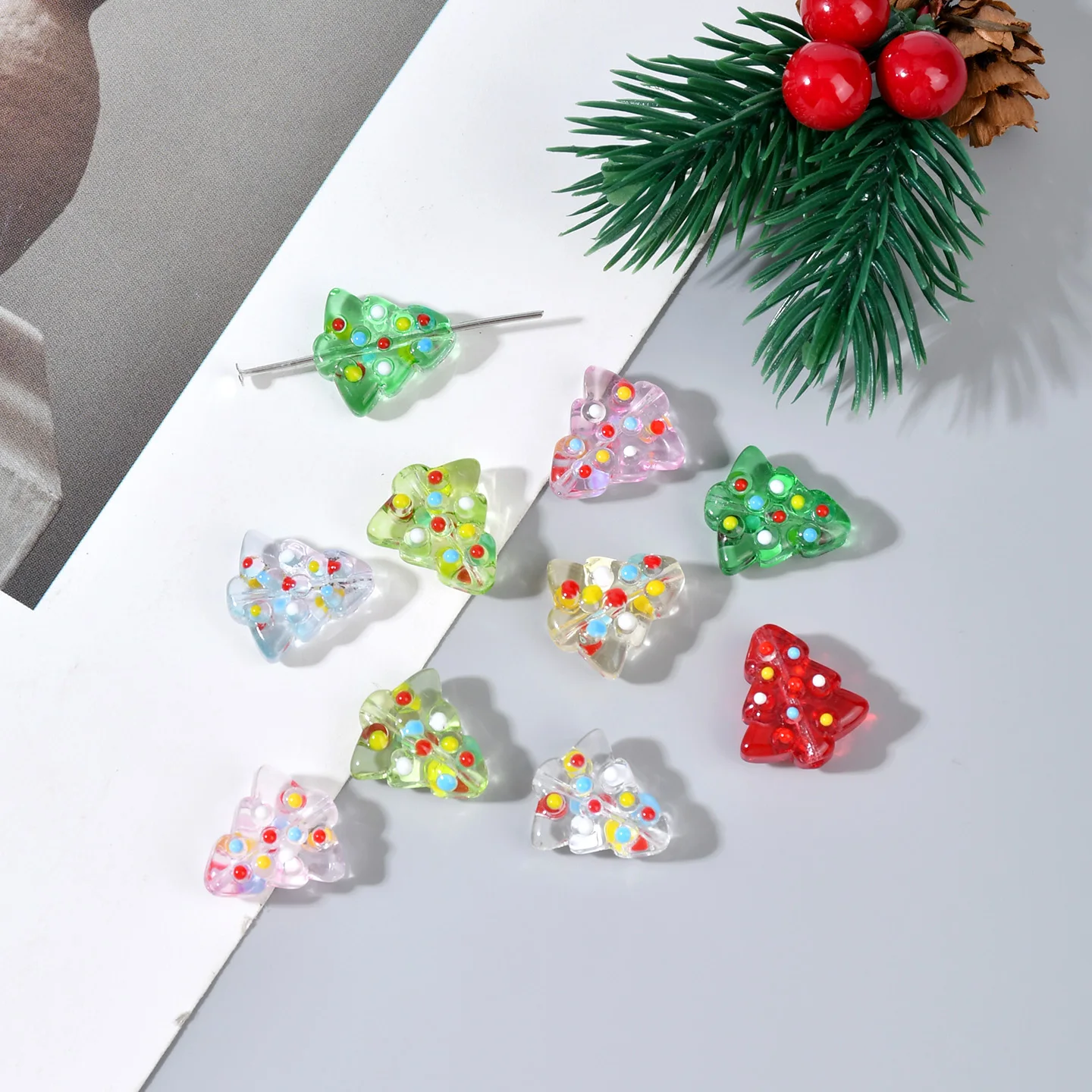 10pcs 15x16mm Hand Drawn Christmas Tree Beads With Polka Dots Glass Loose Beads For Jewelry DIY Making Bracelet Necklace Accesso