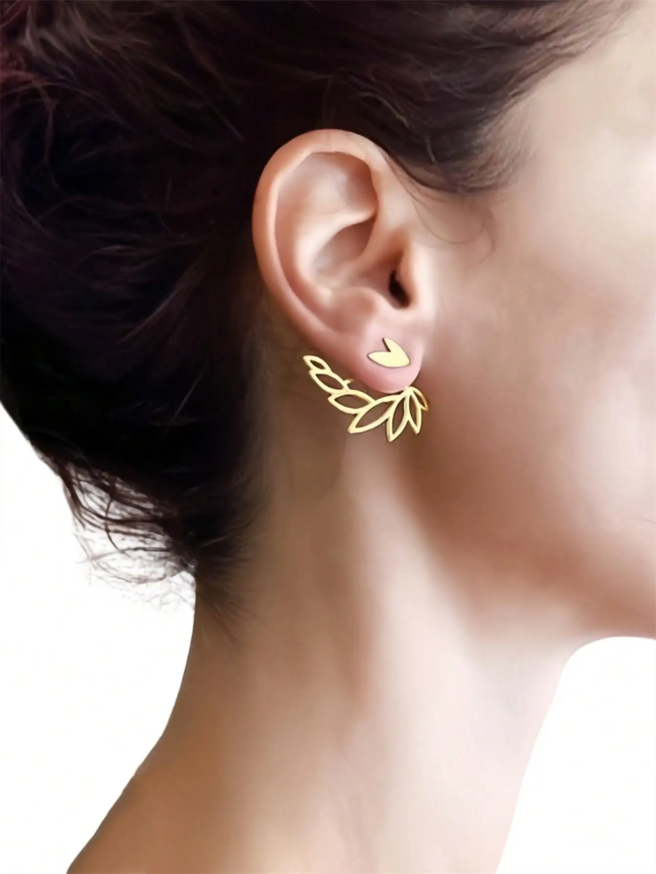 1 pair of minimalist and retro style hollowed out peacock earrings for women with fan-shaped geometric design. 2 pairs of earrin