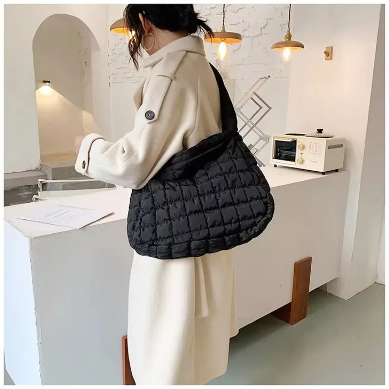 Bolso de gran capacidad para mujer, bolsos de hombro/bandolera, bolso de algodón plisado a cuadros a la moda, bolsos acolchados informales de Color sólido para mujer