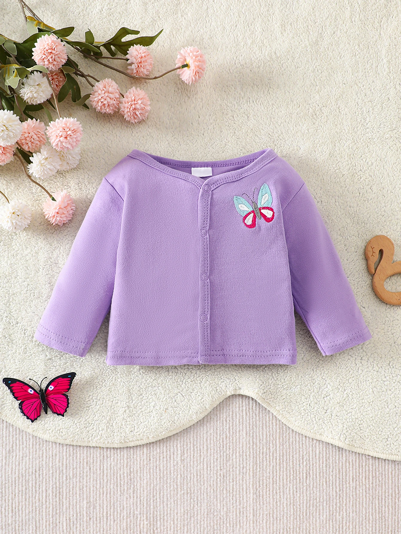 8-teiliges Baby-Set für kleine Prinzessinnen, Neugeborenen-Strampler mit Einhorn- und Schmetterlingsmuster, Mütze, Lätzchen, Socken, Hose, Outfit – Detail 5