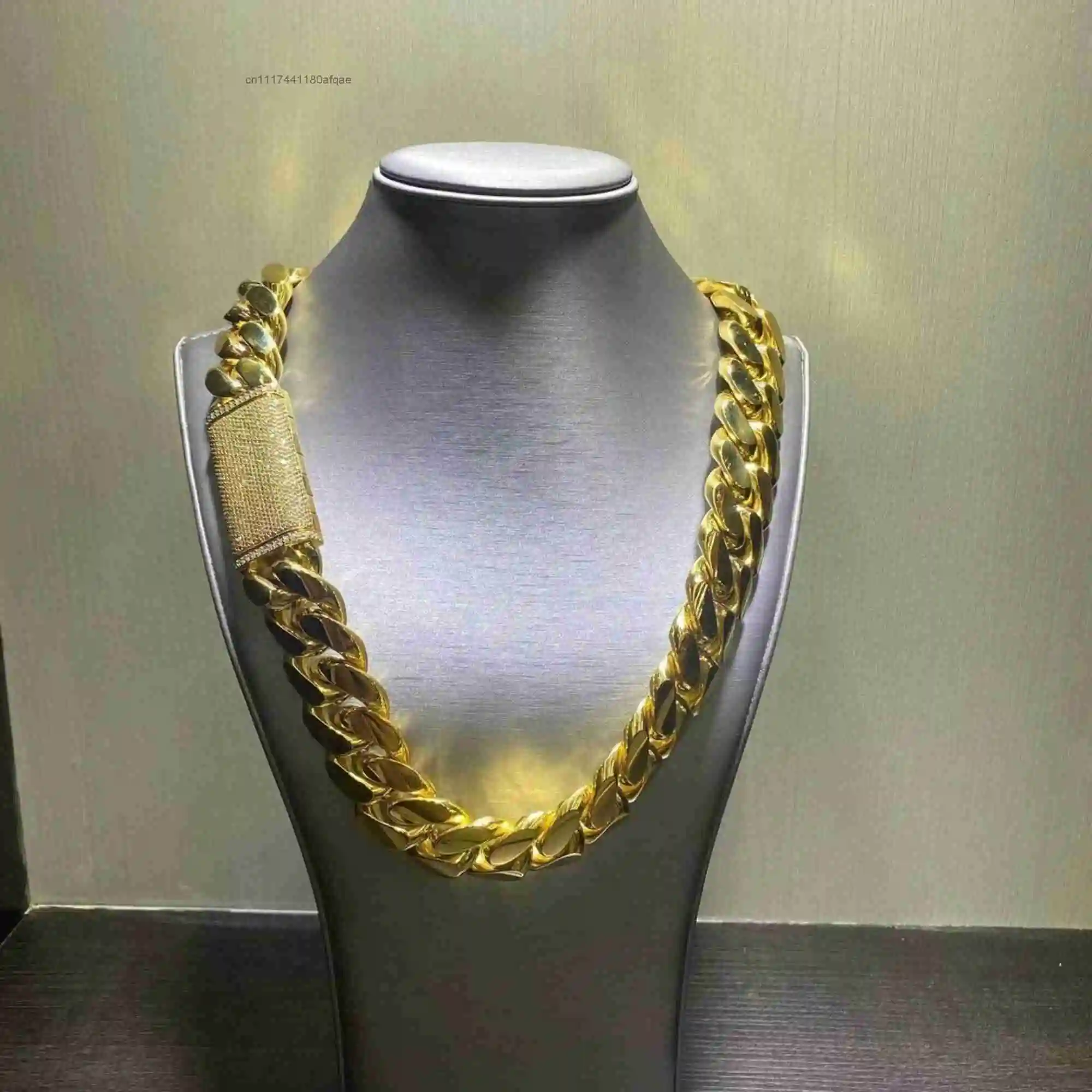 10k Gold Popular Lab Grown Diamond Hot Sale 16mm Moissanite Micro Pave Hip Hop Iced Out Miami Cuban Link Chain.