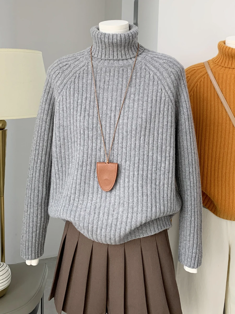 

Solid color cashmere vertical pit high-necked pullover sweater blouse ladies new warm inside in autumn and winter.