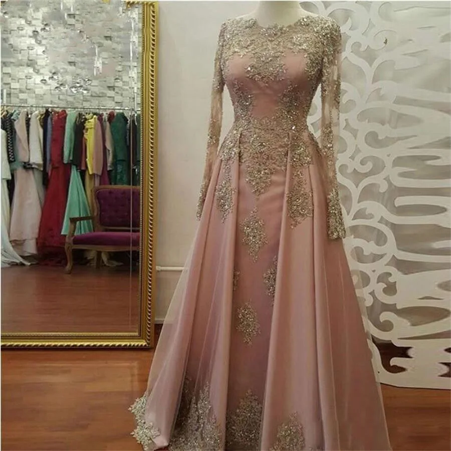 Eleganckie złote koronki Appliqued długi Prom O-Neck wyszywana kryształkami z długim rękawem wieczór Blush różowy tiul formalna suknia wieczorowa robe de soiré