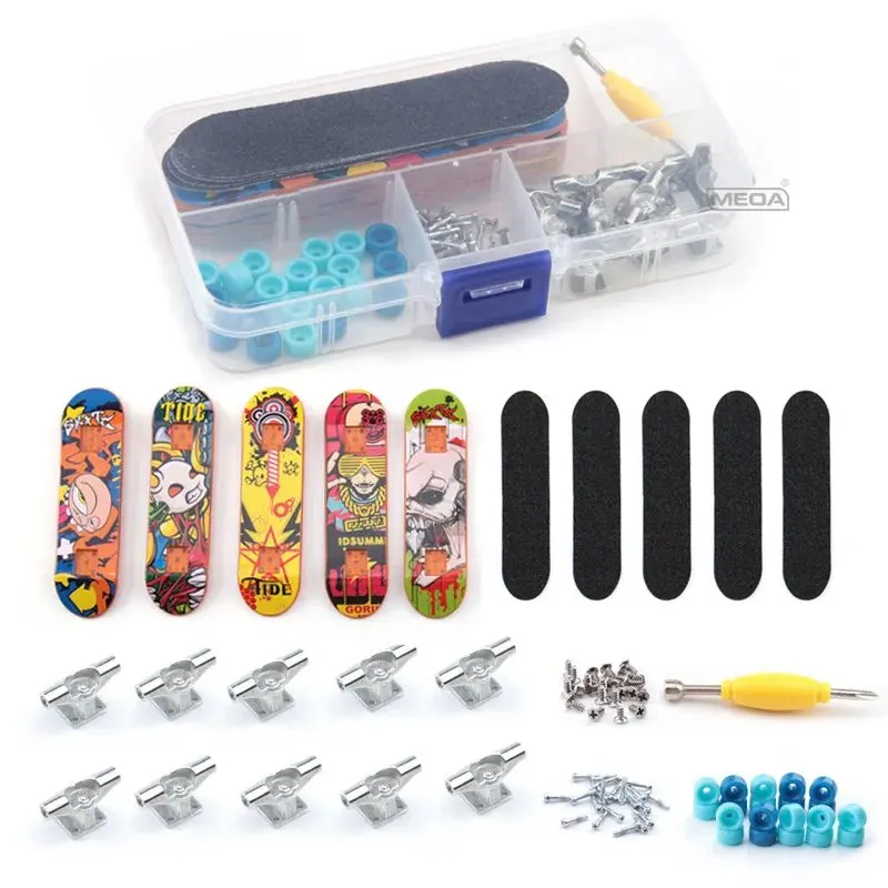 DIY4/5 Mini FingerSkateboardKit Giochi da tavolo ProfessionalSkateboardCreative Cartoon Novità Bambini Dito Sport Giocattoli educativi