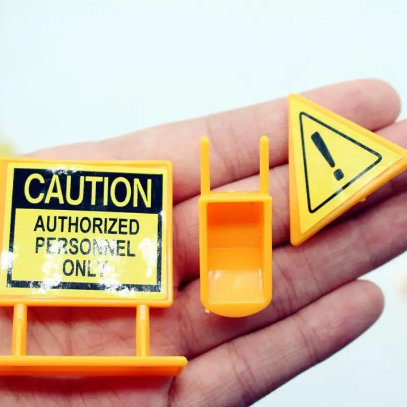 8 pezzi di cartello stradale per ingegneria cittadina per casa delle bambole, modello di traffico giallo, oggetto di simulazione, ornamento, giocattoli in miniatura, accessori per casa delle bambole