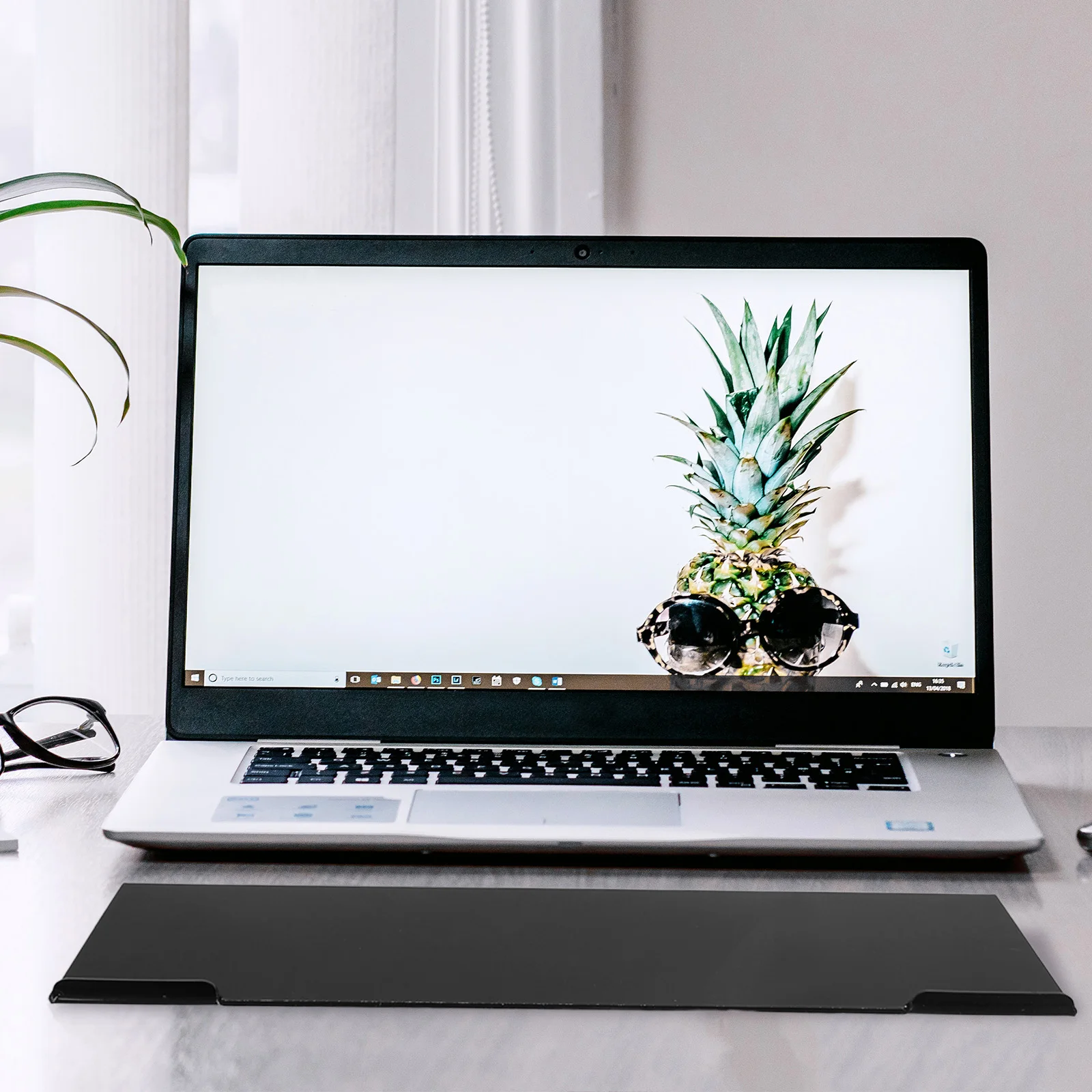 

2 pcs Clear Acrylic Keyboard Stand Holder Riser Ergonomic Z Shape Antislip Durable Desktop Computer Keyboard Tray for Office