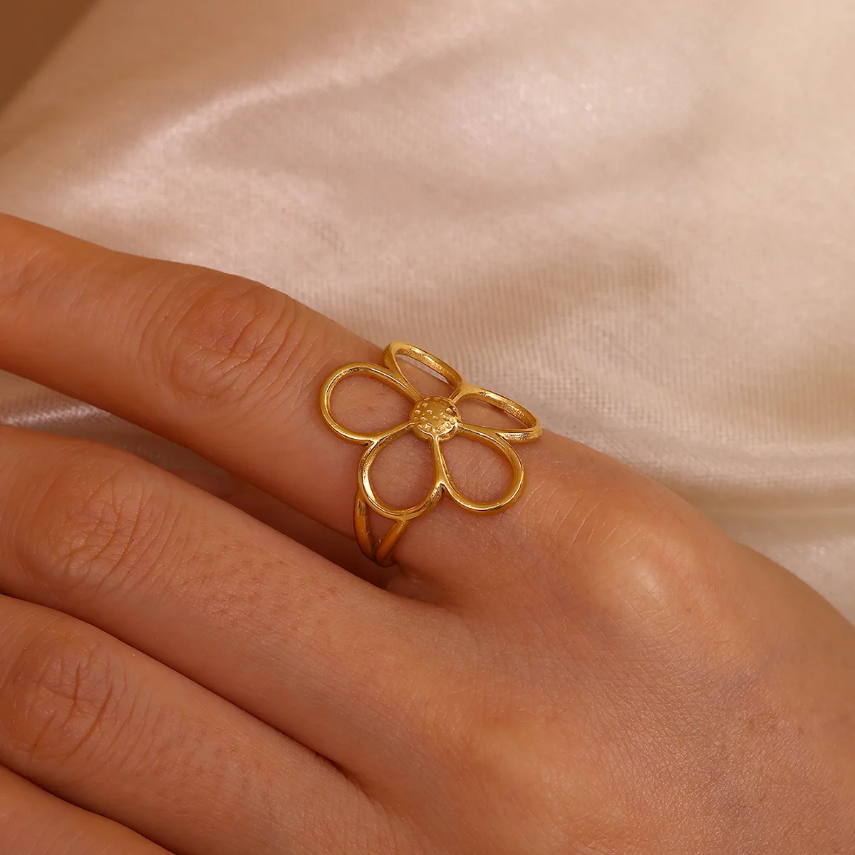 Hohle Blume Bague Gold Farbe Ringe Für Nette Frauen Elegante Edelstahl Gänseblümchen Blütenblätter Ring Schmuck Romantische Vorschlag Geschenke