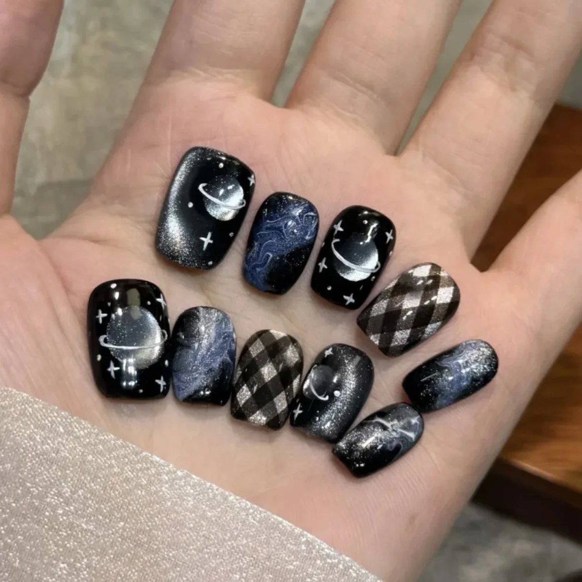 24Pcs Brown Gradient Blue Plaid Fake Nail Tips Short Gilded Silver Bow Press on Nails Heart Star Almond Finger Detachable Nails