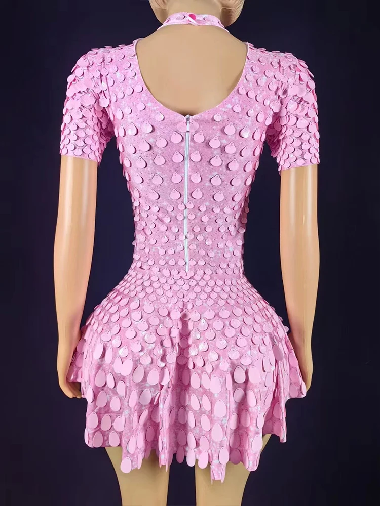 Wysokiej jakości elastyczna różowa sukienka z brokatem w kształcie muszli 2025 Nowa moda odzież damska na zamówienie