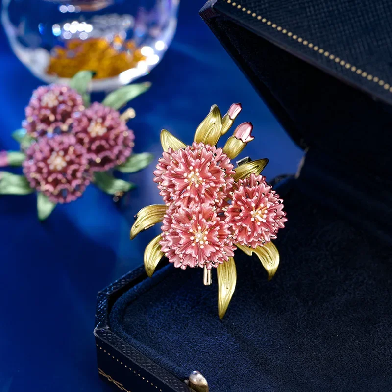 Модная брошь с гортензией, модный антибликовый аксессуар для пальто, чувство дизайна, нишевая брошь-булавка для женщин