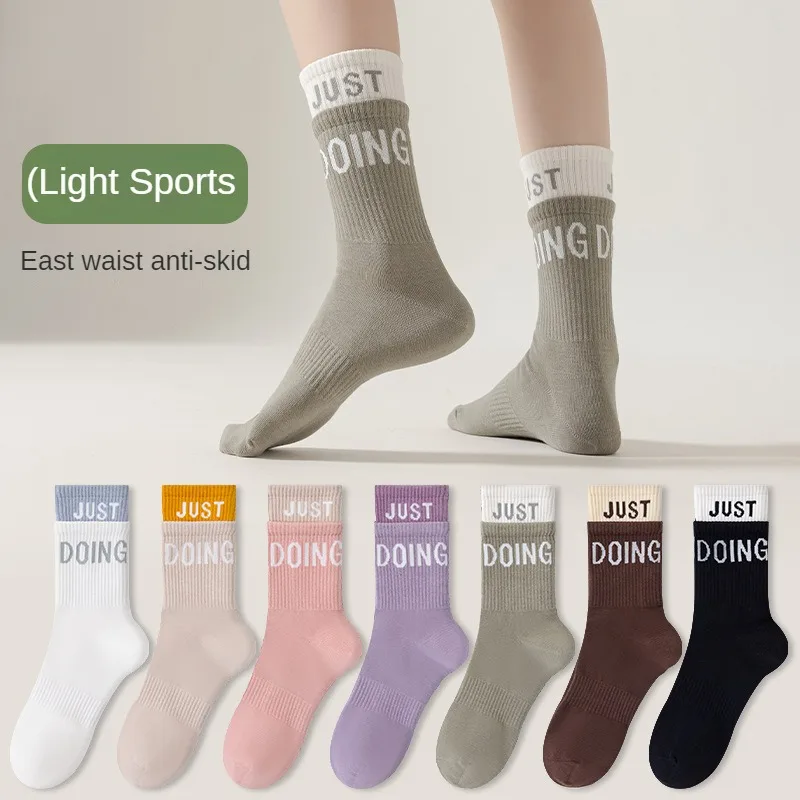 

Women's Socks Middle Tube Pure Cotton Seamless Socks Screw Type Letters Autumn and Winter Women's Sports Stockings