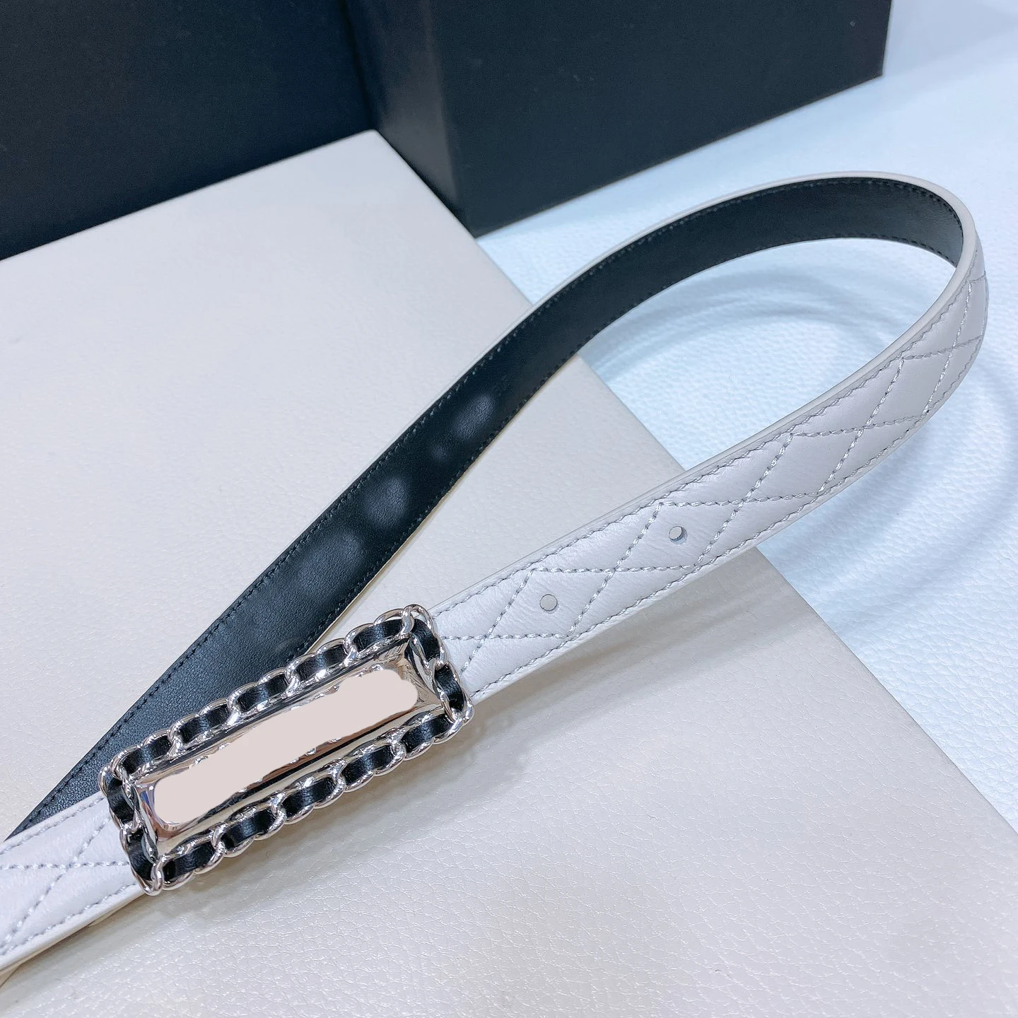 حزام نسائي فاخر عالي الجودة مصمم من جلد البقر الأصلي أحزمة قابلة للتعديل حزام نسائي معدني على الموضة