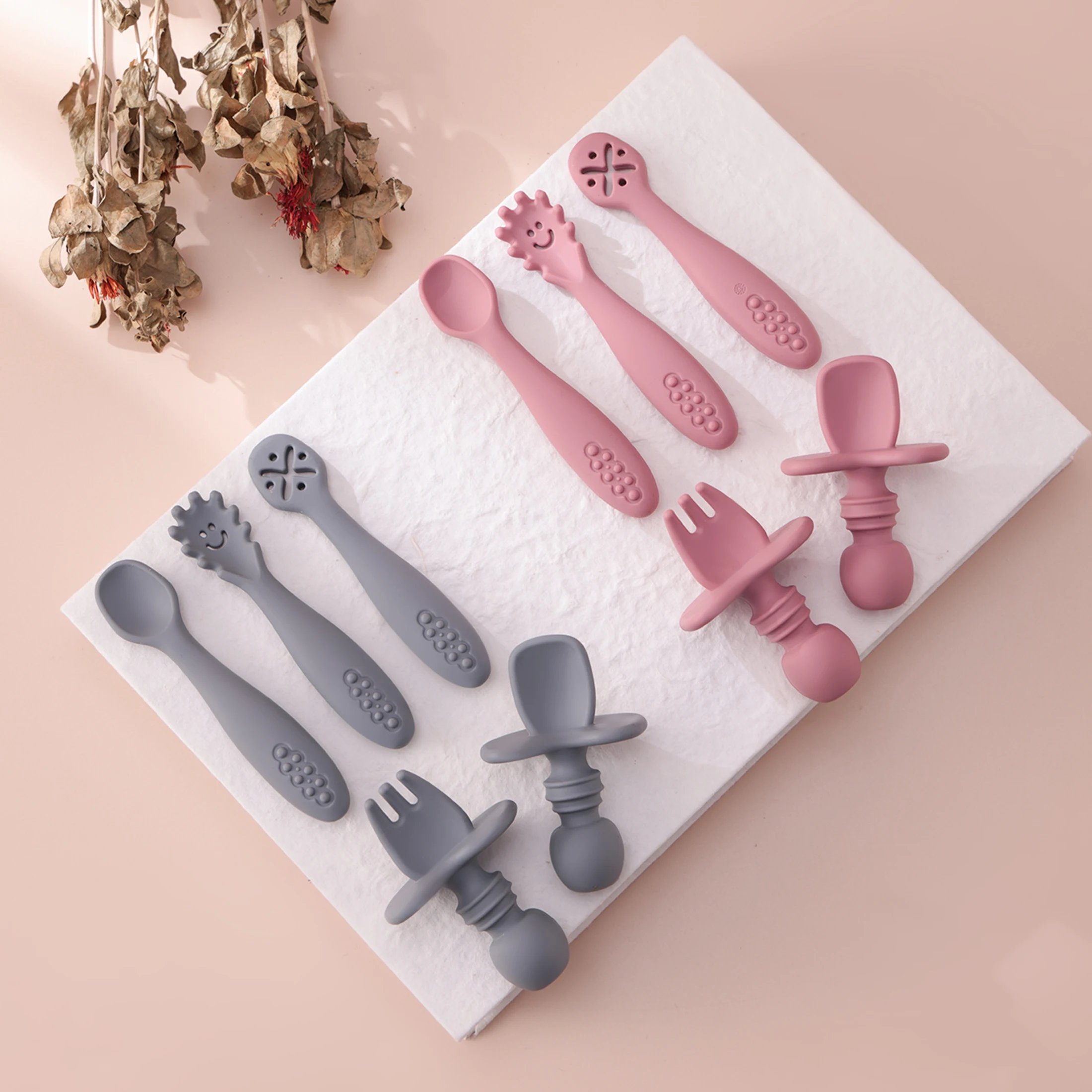 juego-de-cucharas-de-aprendizaje-para-bebe-utensilios-de-alimentacion-para-ninos-pequenos-mordedor-de-silicona-cubiertos-de-entrenamiento-juego-de-vajilla-suave-sin-bpa-5-uds