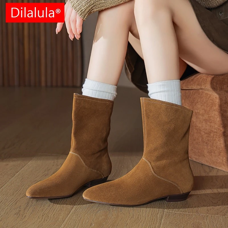 

Dilalula 2025 Популярные детские замшевые ботильоны для молодых женщин, лаконичные короткие ботинки без шнуровки, женские коричневые ботинки для отдыха на низком каблуке