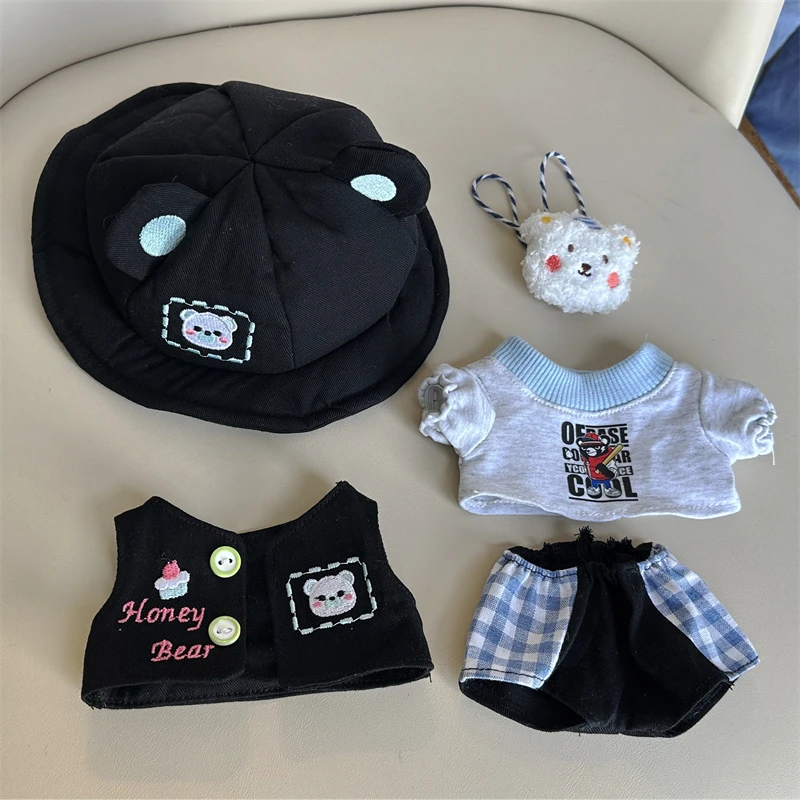 20 cm Plüsch Puppe Kleidung Coole Hübsche Bär Ohr Hut Schwarze Weste T-shirt Grid Spleißen Hosen Schuhe Set Plüsch Puppe zubehör Spielzeug