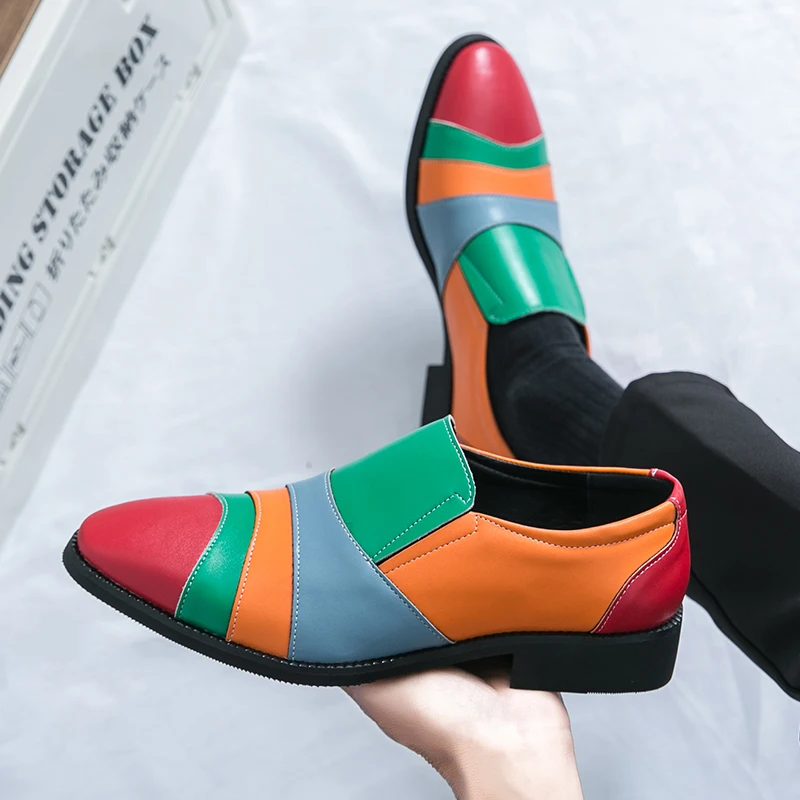 

Красочные повседневные кожаные туфли с острым носком. Модная и модная мужская спортивная обувь. Весенне-осенняя нескользящая обувь на мягкой подошве.