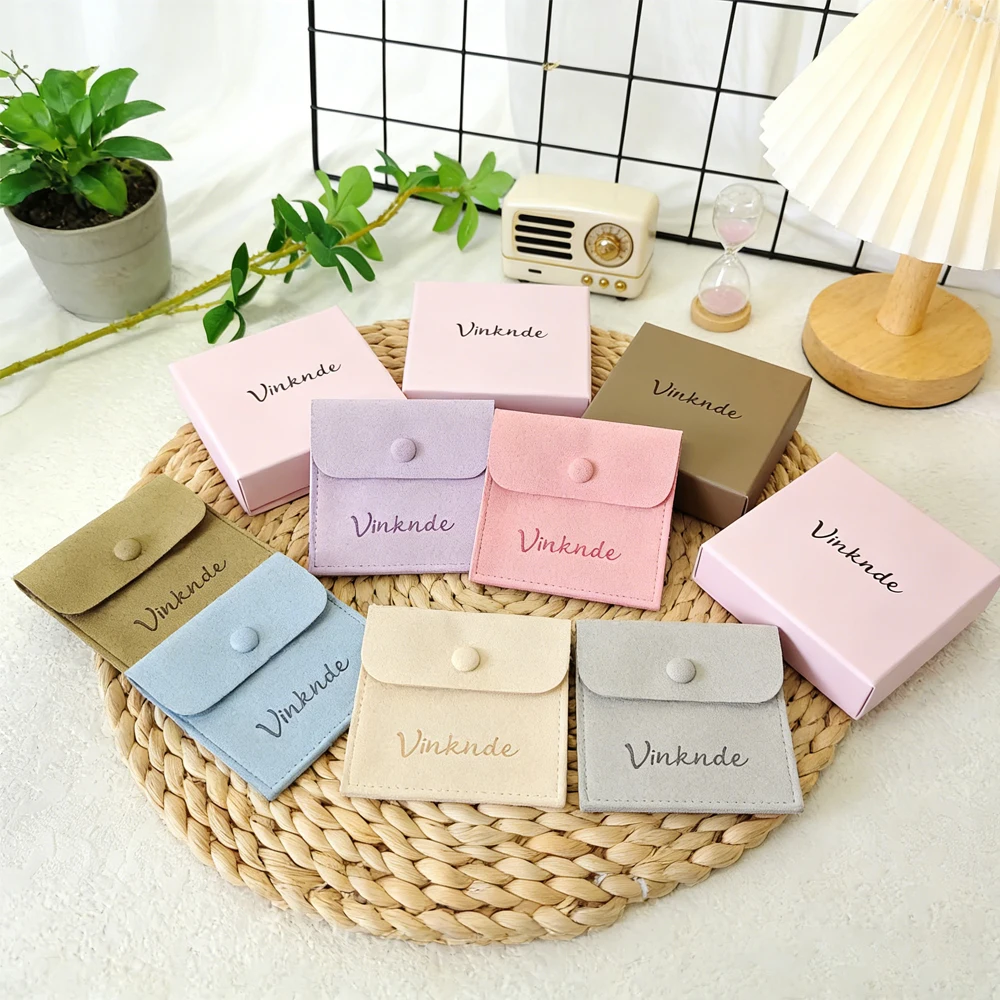 

24/50/100Pcs Customed Logo 7x7x3cm Pink Paper Jewelry Box Inside 6.2x6.2cm Microfiber Strip Snap Bags Ring Earring Organizer Box