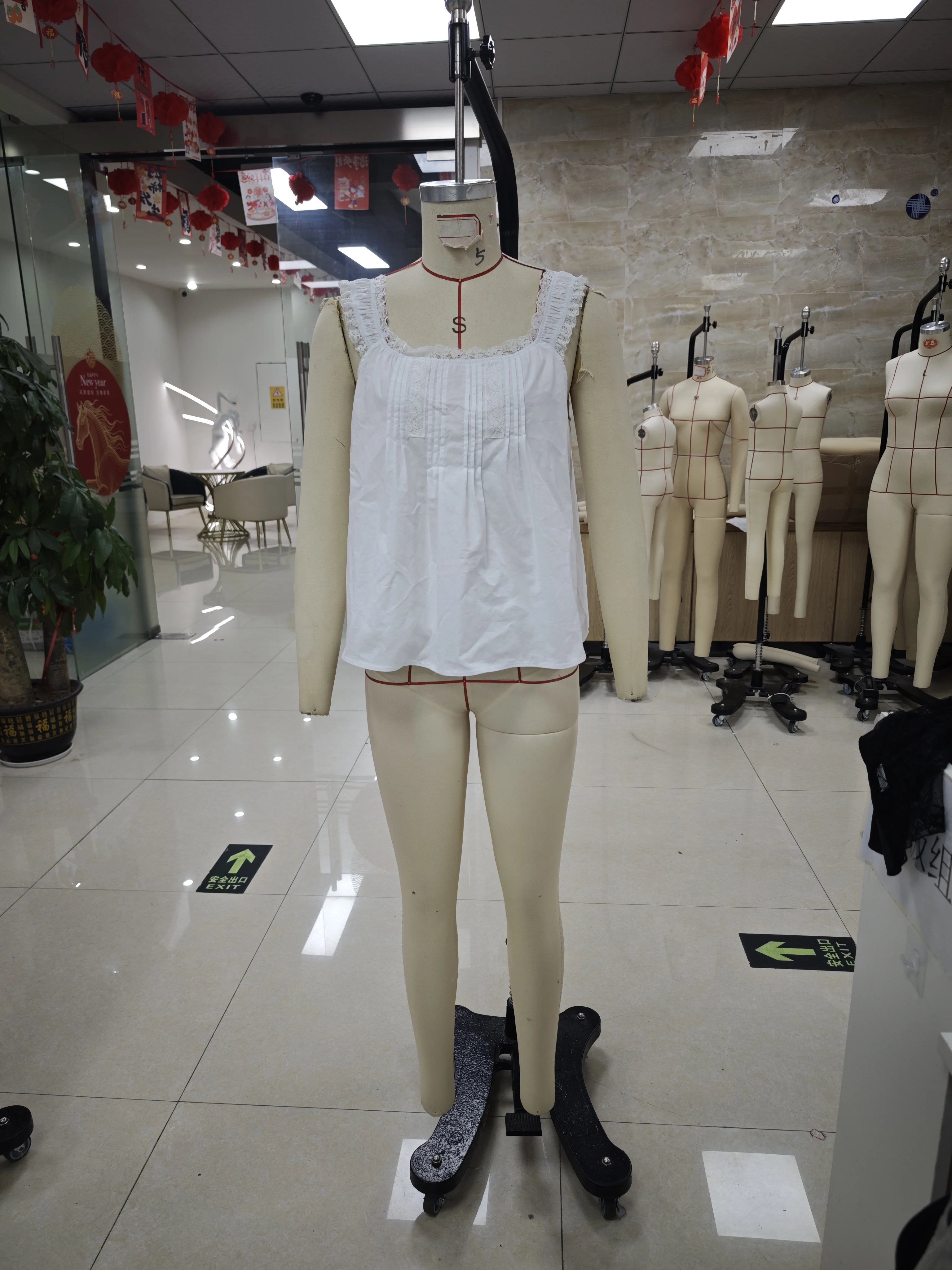Women U-Neck Tank Tops Casual Summer Lace Trim Loose Sleeveless Shirt Basic Vest Aesthetic Clothes for Streetwear