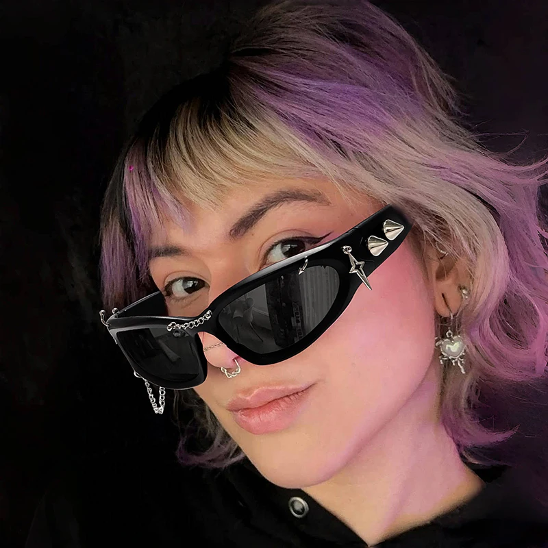 

New Trendy Halloween Rivet Sunglasses Cyberpunk Futuristic Goggles Men Women Vintage Individuality Metal Party Cycling Glasses