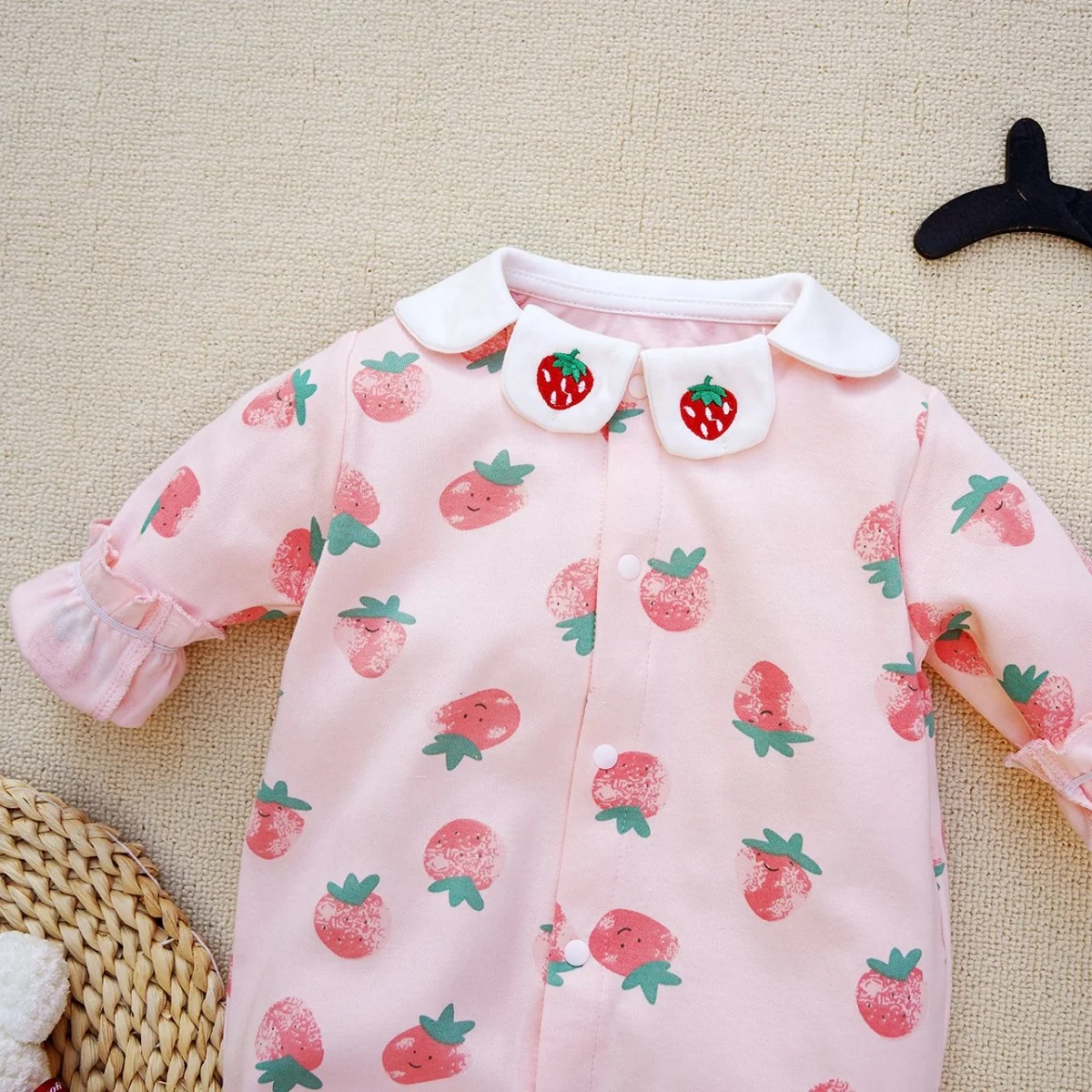 0-12 Months baby girl romper Long sleeve cotton clothing print Strawberry pattern casual Bodysuit for Toddler girl clothes