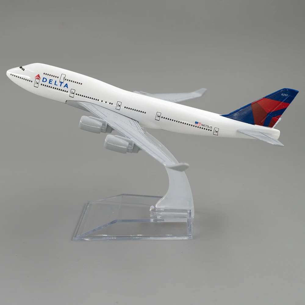 

1/400 Scale Alloy Aircraft Boeing 747 Delta Airlines Airlines 16cm Plane B747 Model Toy Decoration Children Gift for Collection