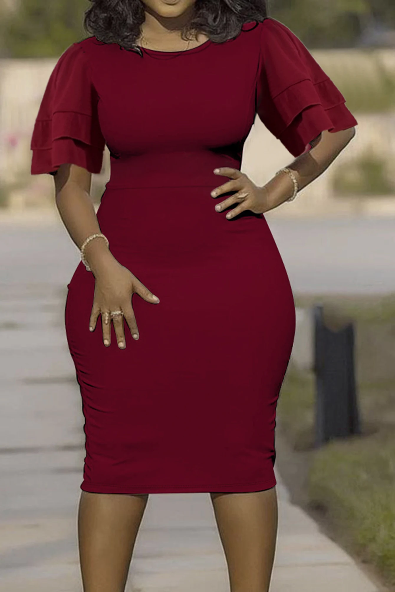 

Женское бордовое облегающее платье миди больших размеров с круглым вырезом и двойными рюшами и короткими рукавами, повседневное офисное платье