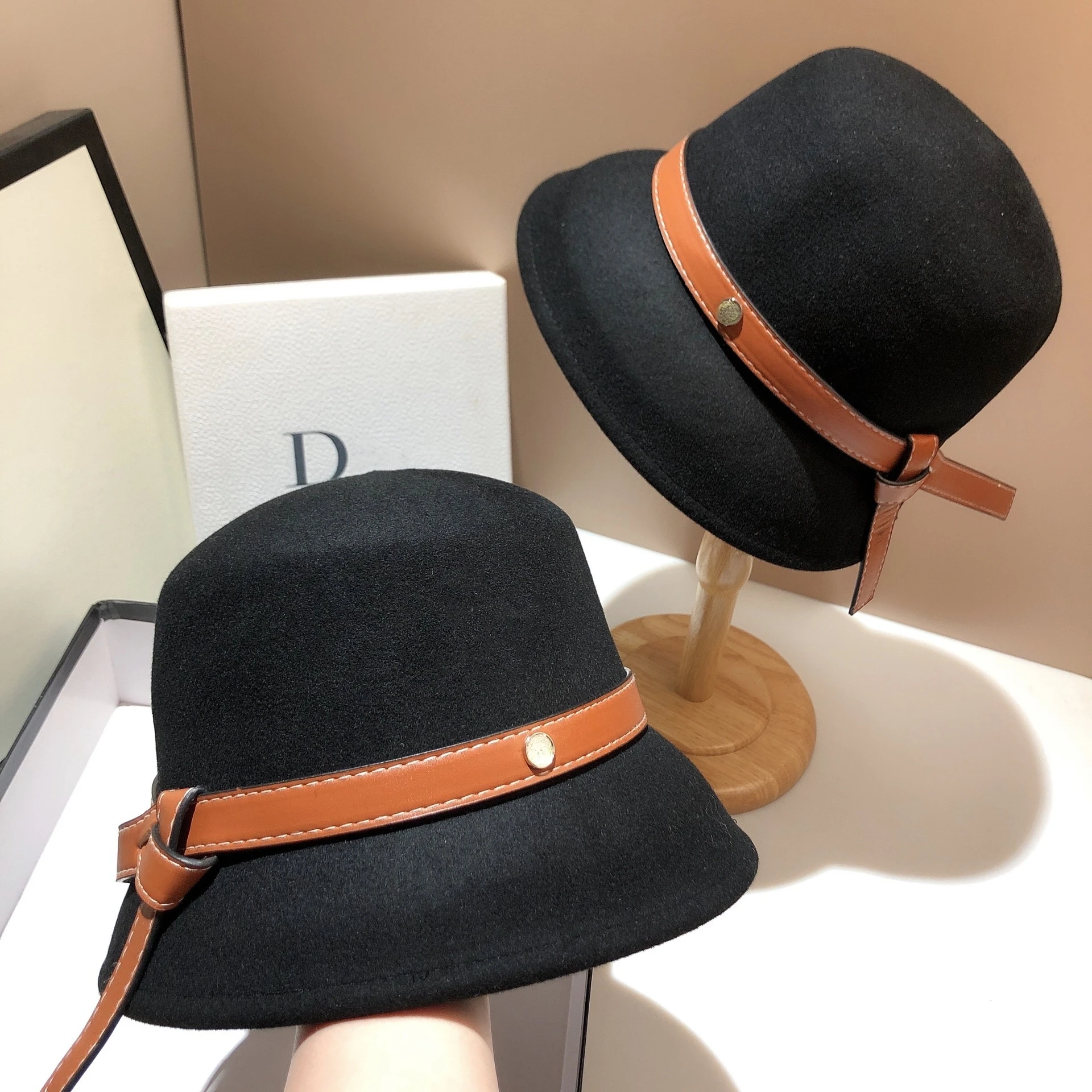 Hepburn Style 100% thick wool lampshade hat Delicate fashion knotted belt asymmetrical tweed top hat