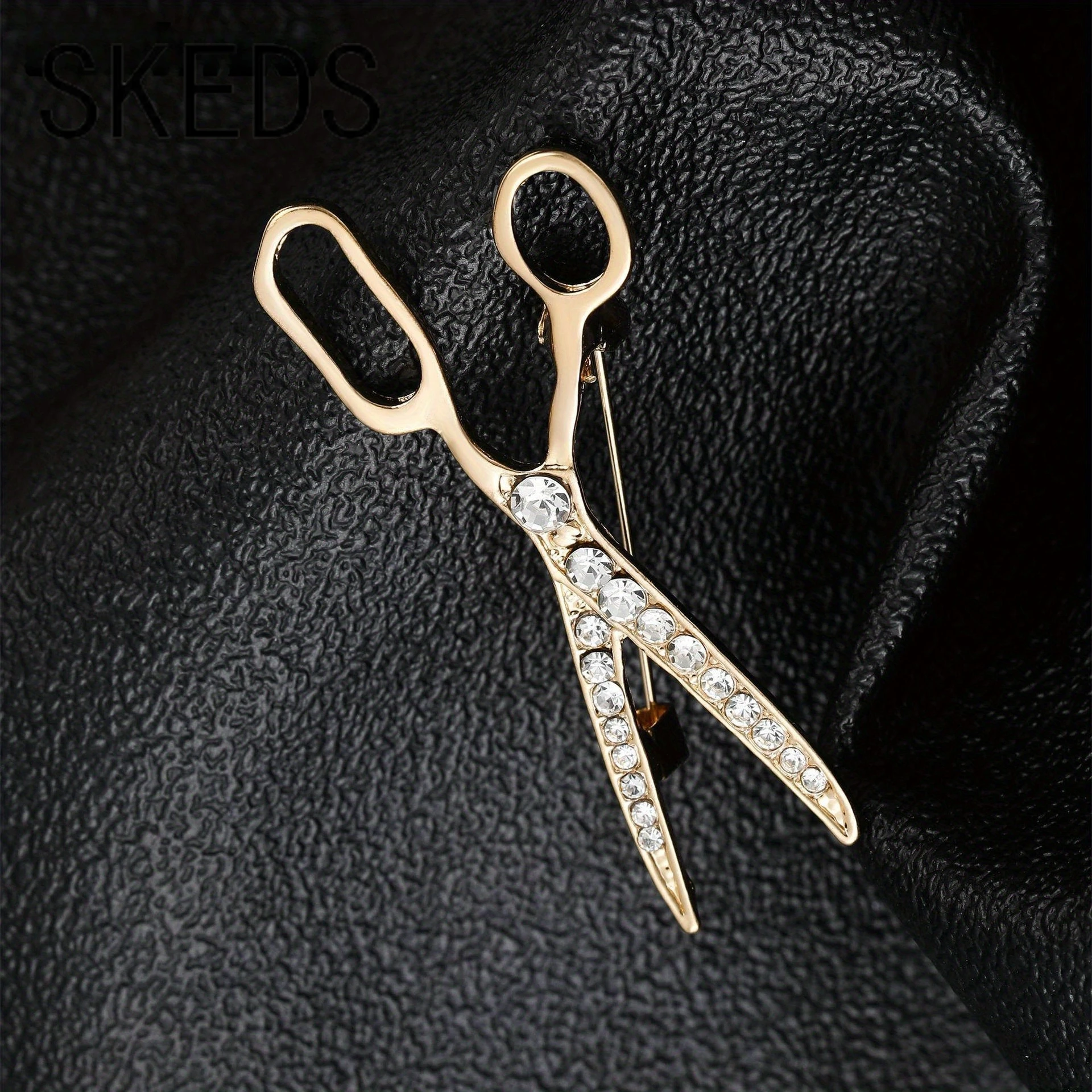 SKEDS Kreative Mode Schere Strass Elegante Brosche Abzeichen für Frauen Männer Einzigartige Neue Design Corsage Pin