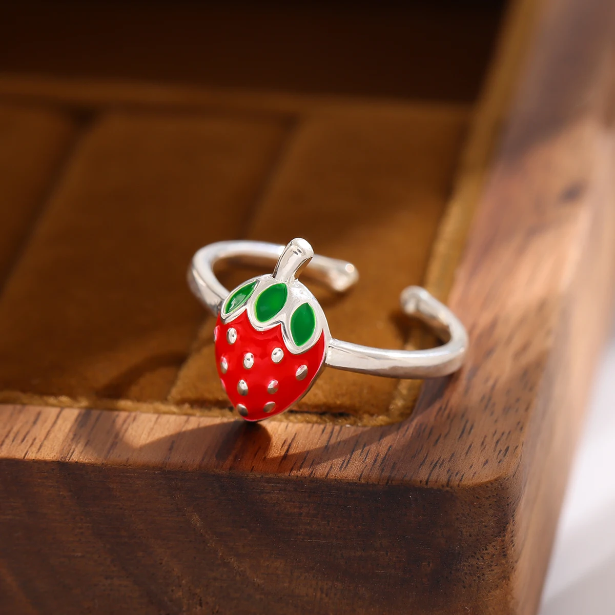 New Creative Sweet And Cute Strawberry 925 Sterling Silver Jewelry Temperament Fruit Exquisite Popular Opening Rings   R210